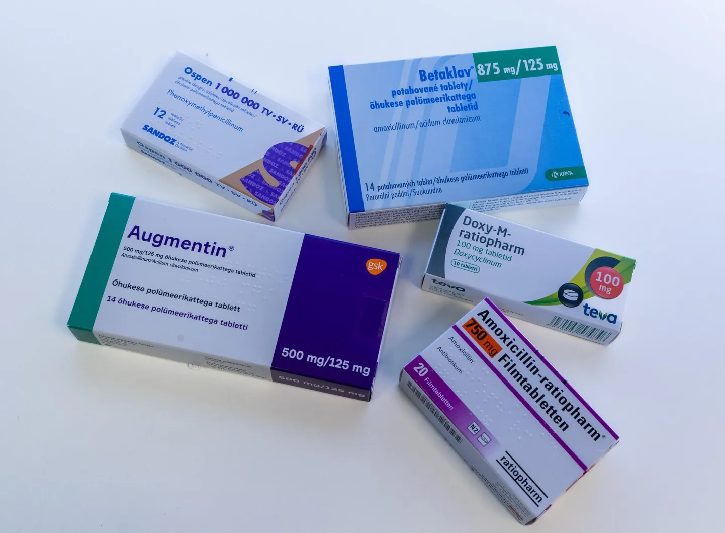 Antibiootikumide ülesanne on hävitada nakkust põhjustanud baktereid ning raskendada nende kasvu ja paljunemist organismis.