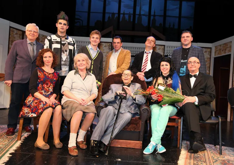 Fotomeenutus Vana Baskini Teatri 10. sünnipäeva tähistamisest Salme Kultuurikeskuses.