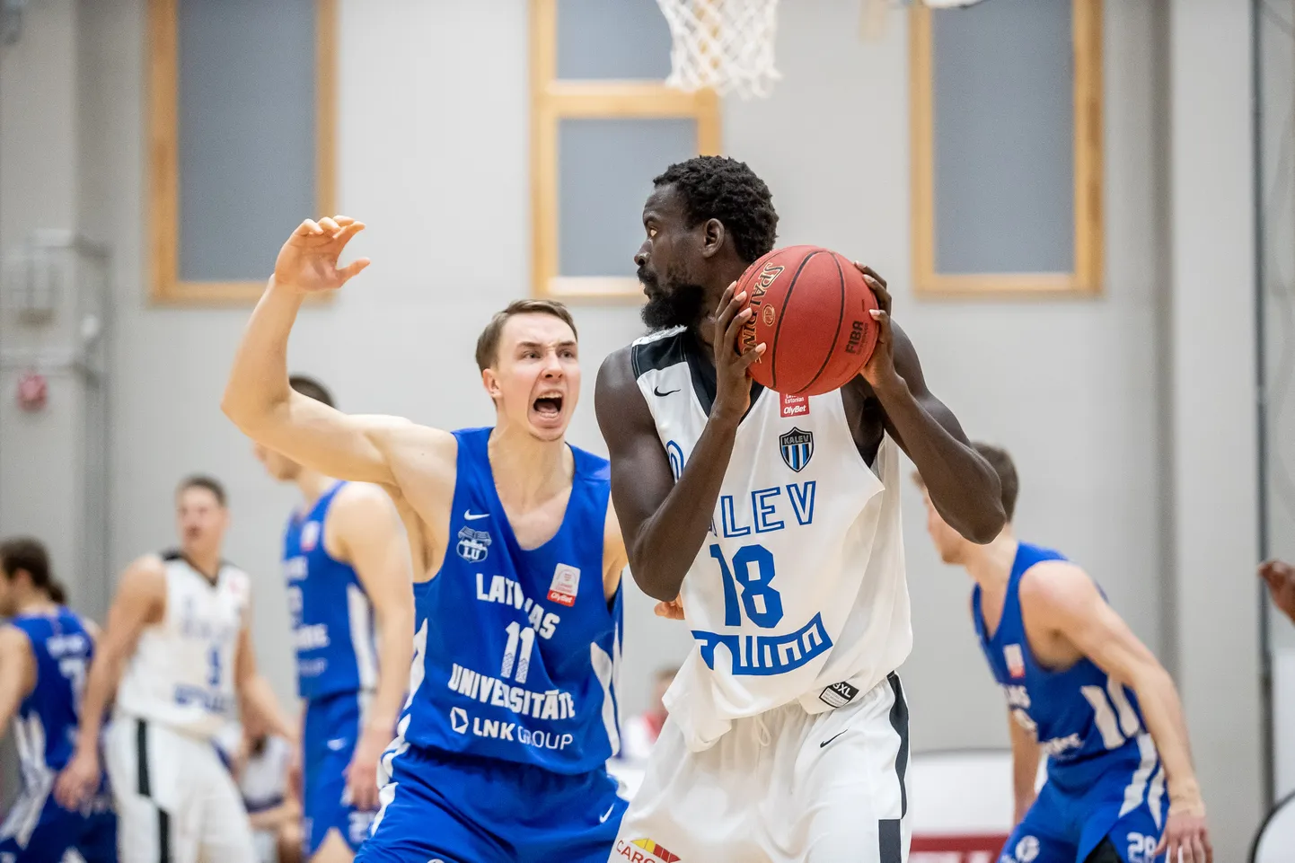 Bamba Fall (palliga) Tallinna Kalev/TLÜ särgis.