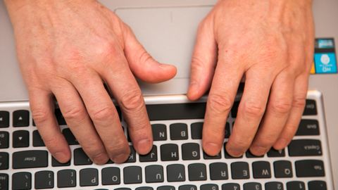 Arvutikelmused: libakirjaga peteti välja tuhat eurot, lapse telefoniga tehti peaaegu 300 euro eest oste