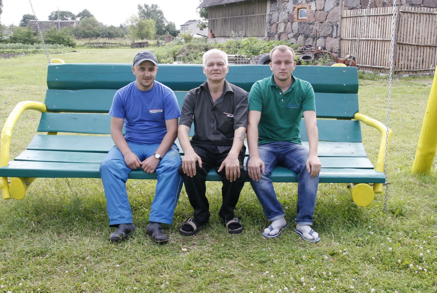 Eesti päritolu Leo Orzhonia (keskel) oma poegade Rostomi (vasakul) ja Levaniga.