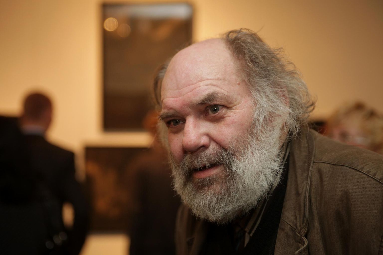 Matti Milius (10. november 1945 – 3. juuni 2015) sügisel 2011 Tartu kunstimuuseumis Jüri Arraku näituse avamisel.