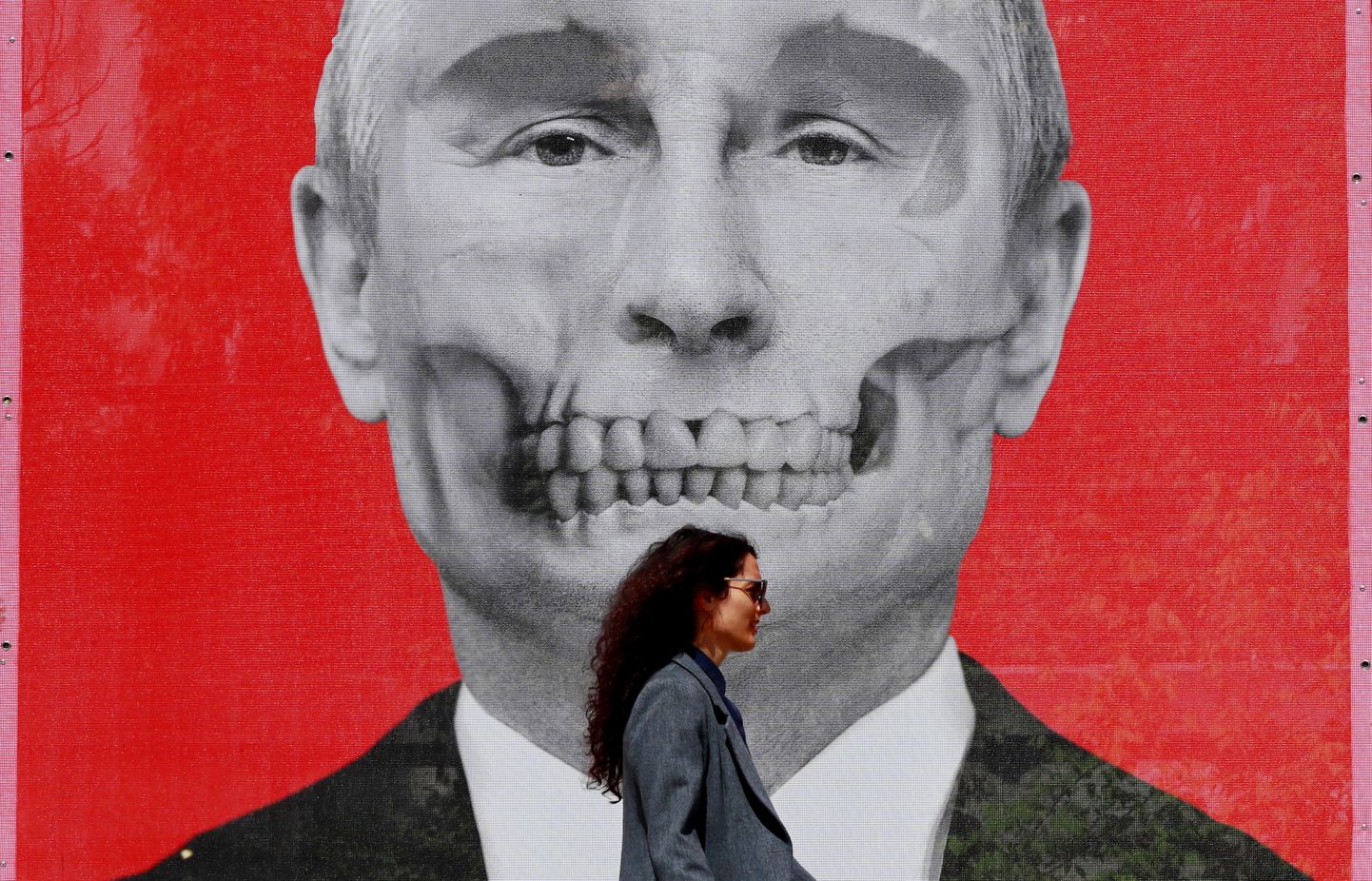 Sõjavastane tänavakunsti näitus «Eriline kunstiline operatsioon» Venemaa saatkonna läheduses Bukarestis, Rumeenias. Kunstiteosel on kujutatud Venemaa presidenti Vladimir Putinit. Foto on illustratiivne.