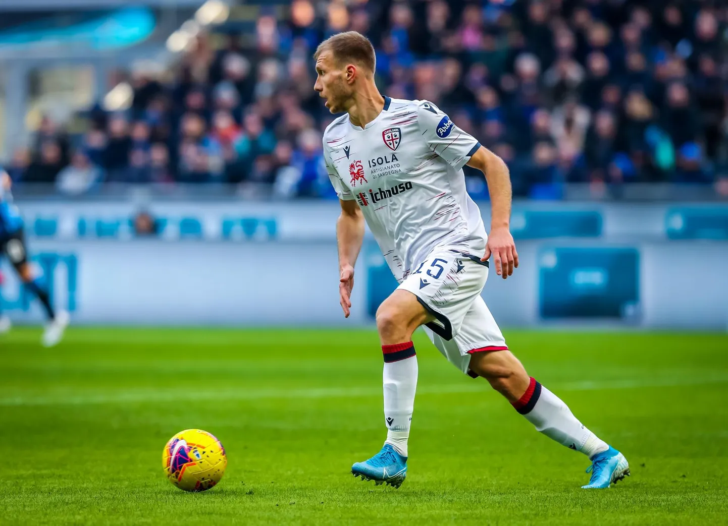 Ragnar Klavan Cagliari särgis.