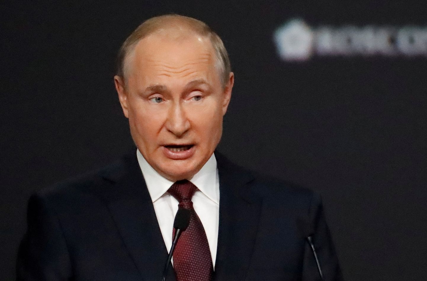 Venemaa president Vladimir Putin kõnelemas 4. juunil 2021 Peterburis rahvusvahelisel majandusfoorumil. Ukraina anastussõja ja lääne sanktsioonide tõttu on Venemaa majandus kriisis