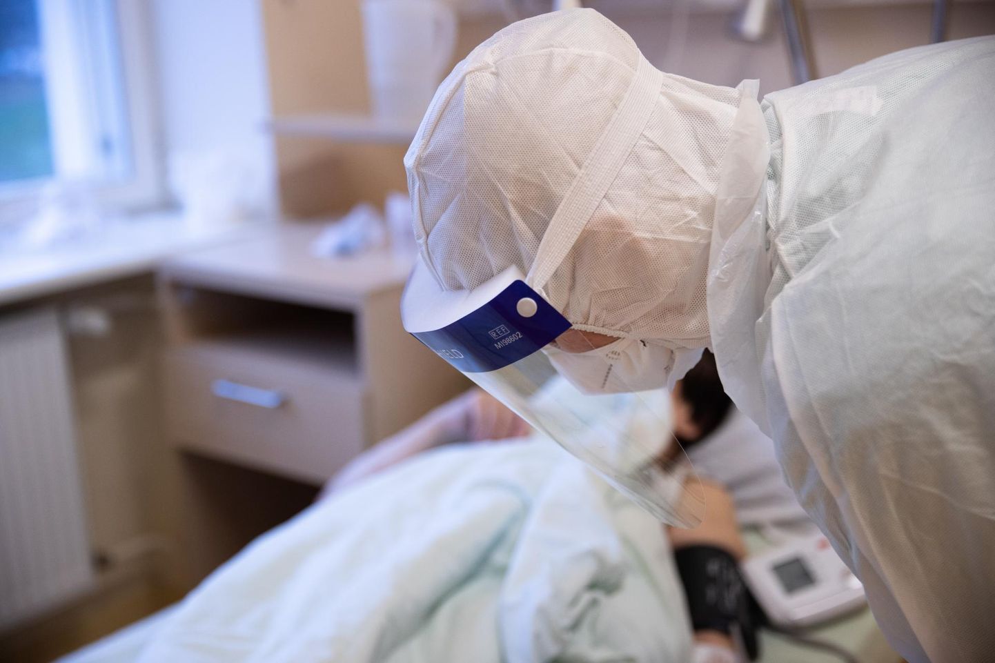 Pärnu haiglas on ligi pooled koroonapatsientidele ettenähtud voodikohad täitunud.