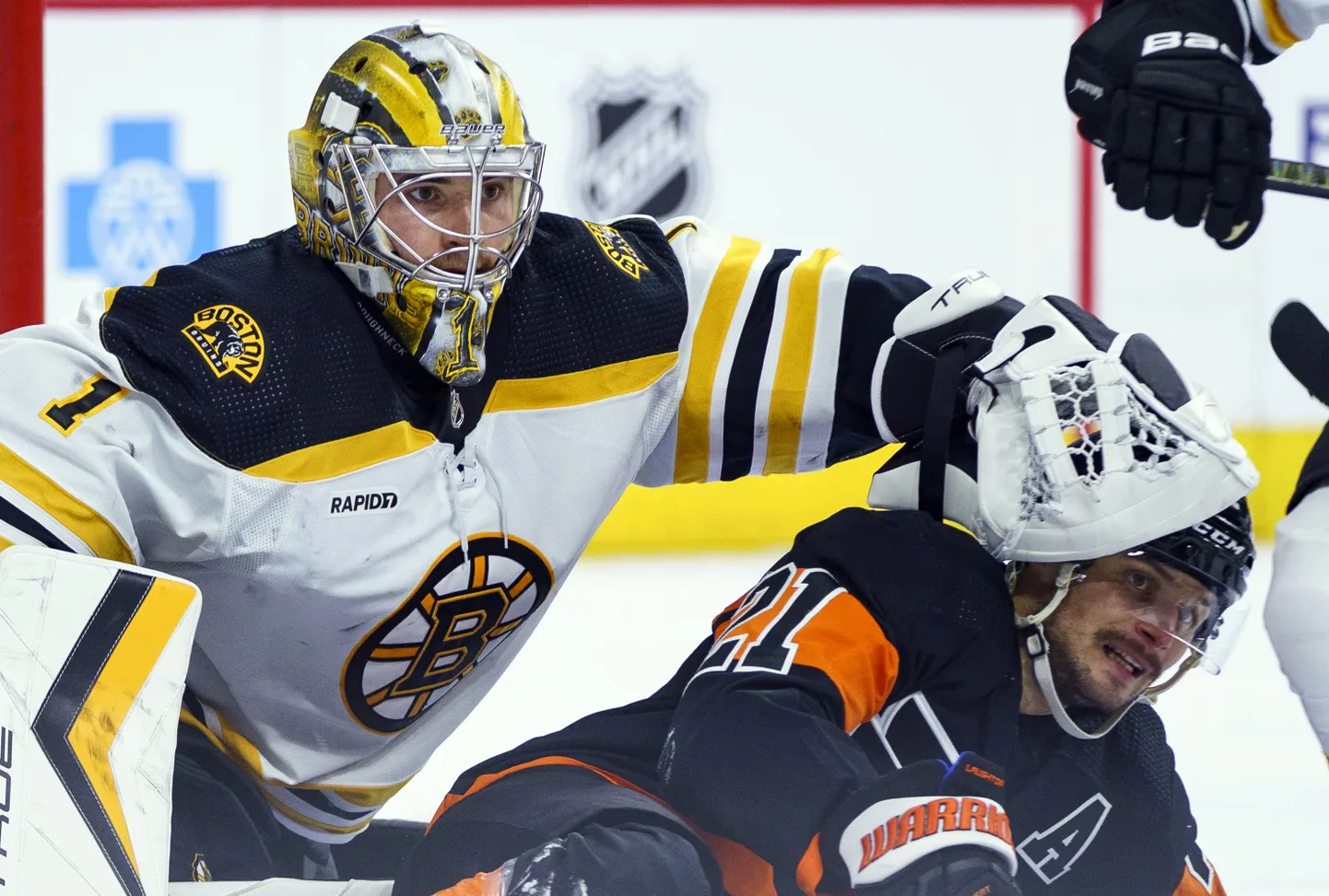 Bostonas "Bruins" vārtsargs Džeremijs Sveimens