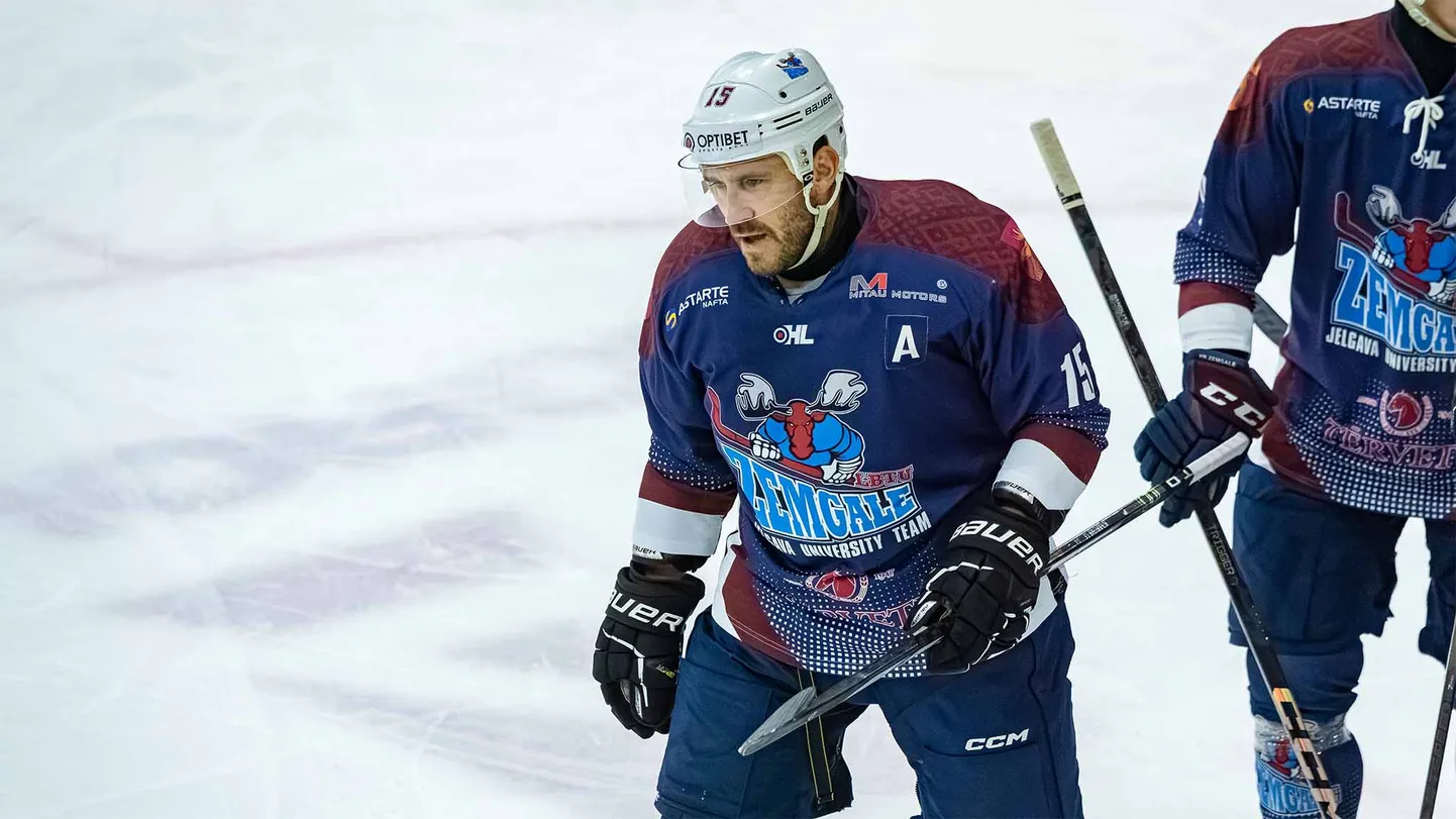Latvijas hokejists Mārtiņš Karsums