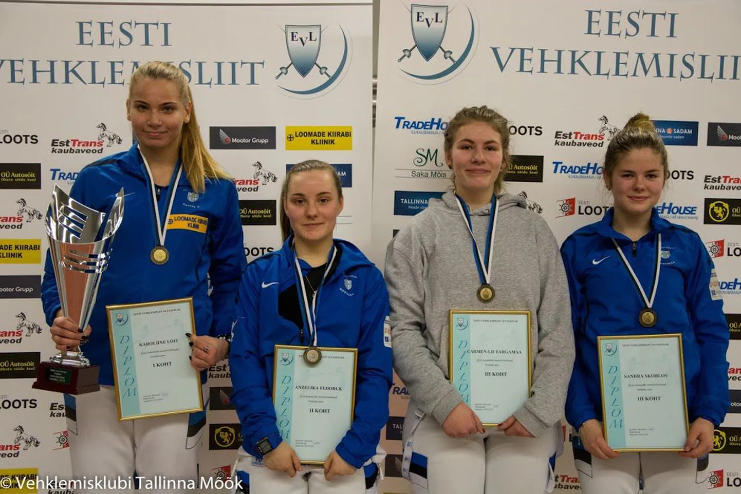 Tüdrukute epee esinelik.