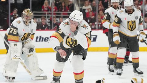 VIDEO ⟩ Ripa 140 km/h lielā ātrumā trāpa NHL finālistam pa seju