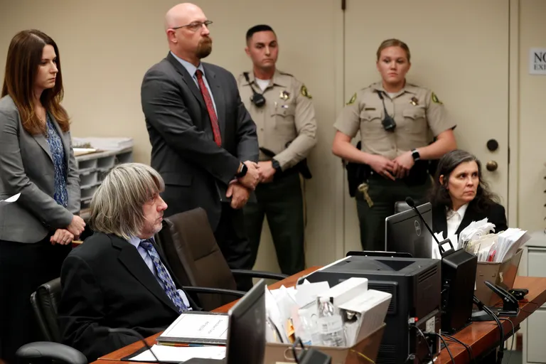 David Turpin (vasakul) ja Louise Turpin jaanuaris 2018 California Riverside'i kohtus