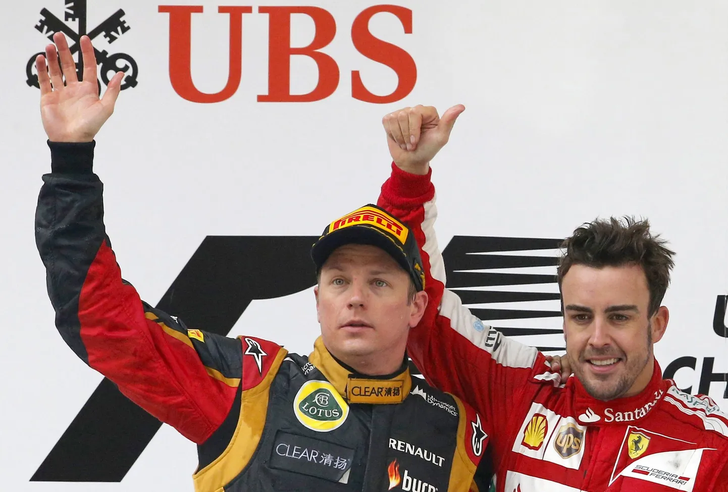 Fernando Alonso (paremal) ja Kimi Raikkonen
