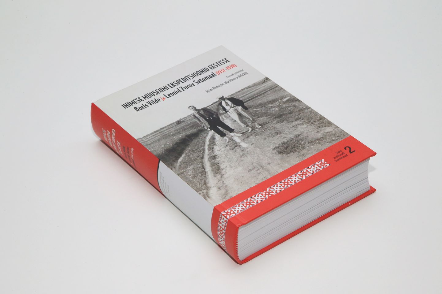 Raamatus «Inimese Muuseumi ekspeditsioonid Eestisse. Boris Vilde ja Leonid Zurov Setomaal (1937–1938)» on 790 lehekülge.