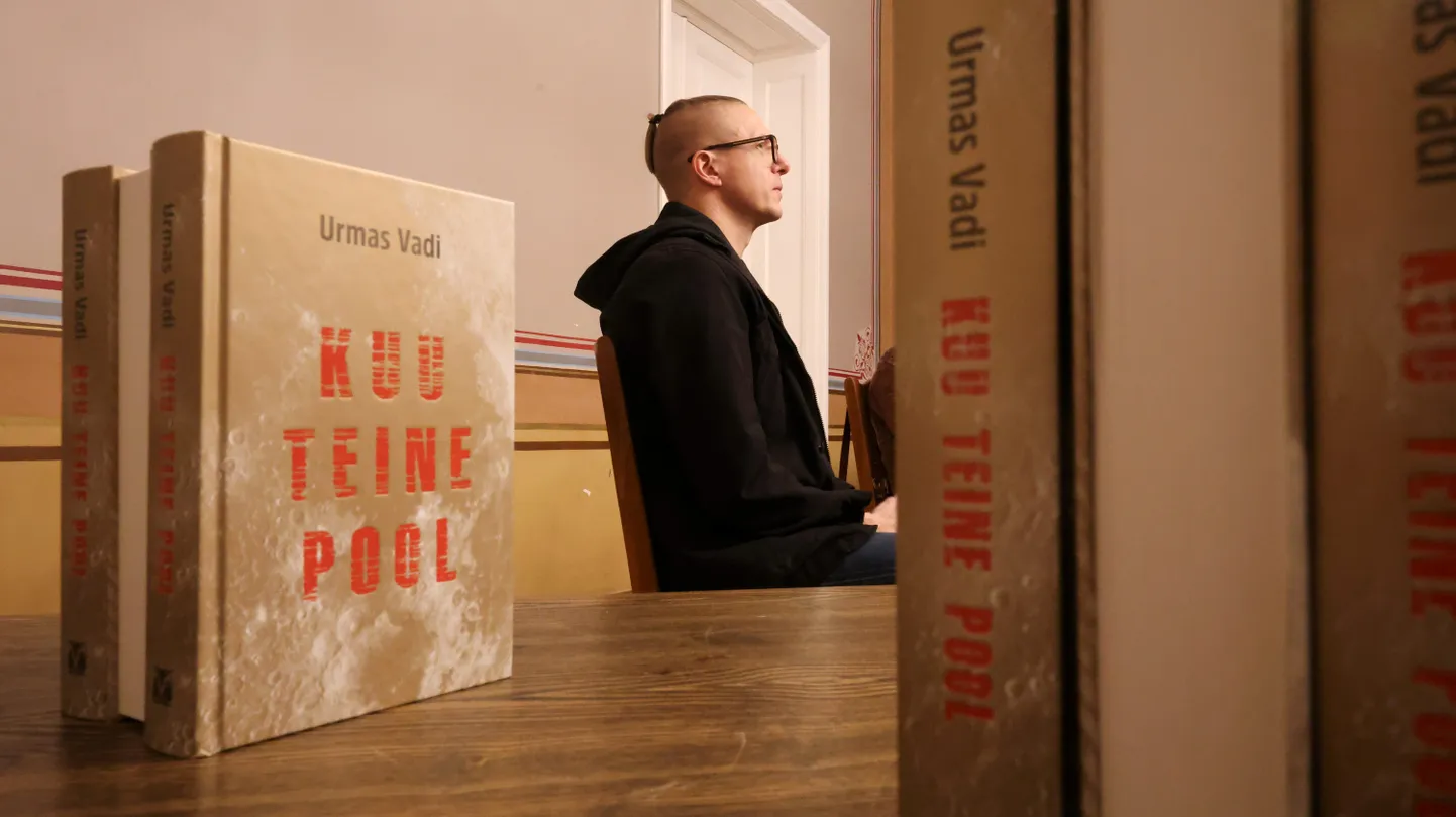 Urmas Vadi romaani «Kuu teine pool» esitlus Tartu kirjandusmajas.