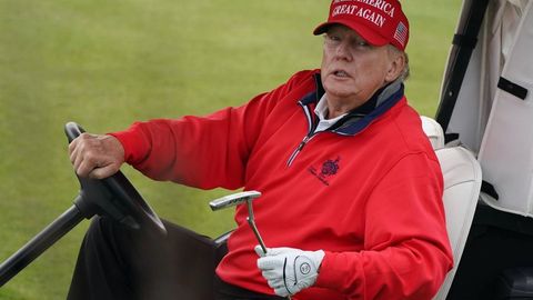 VIDEO ⟩ Donald Trumpi ebaõnnestunud golfilöök jäi hambusse isegi NY Timesile