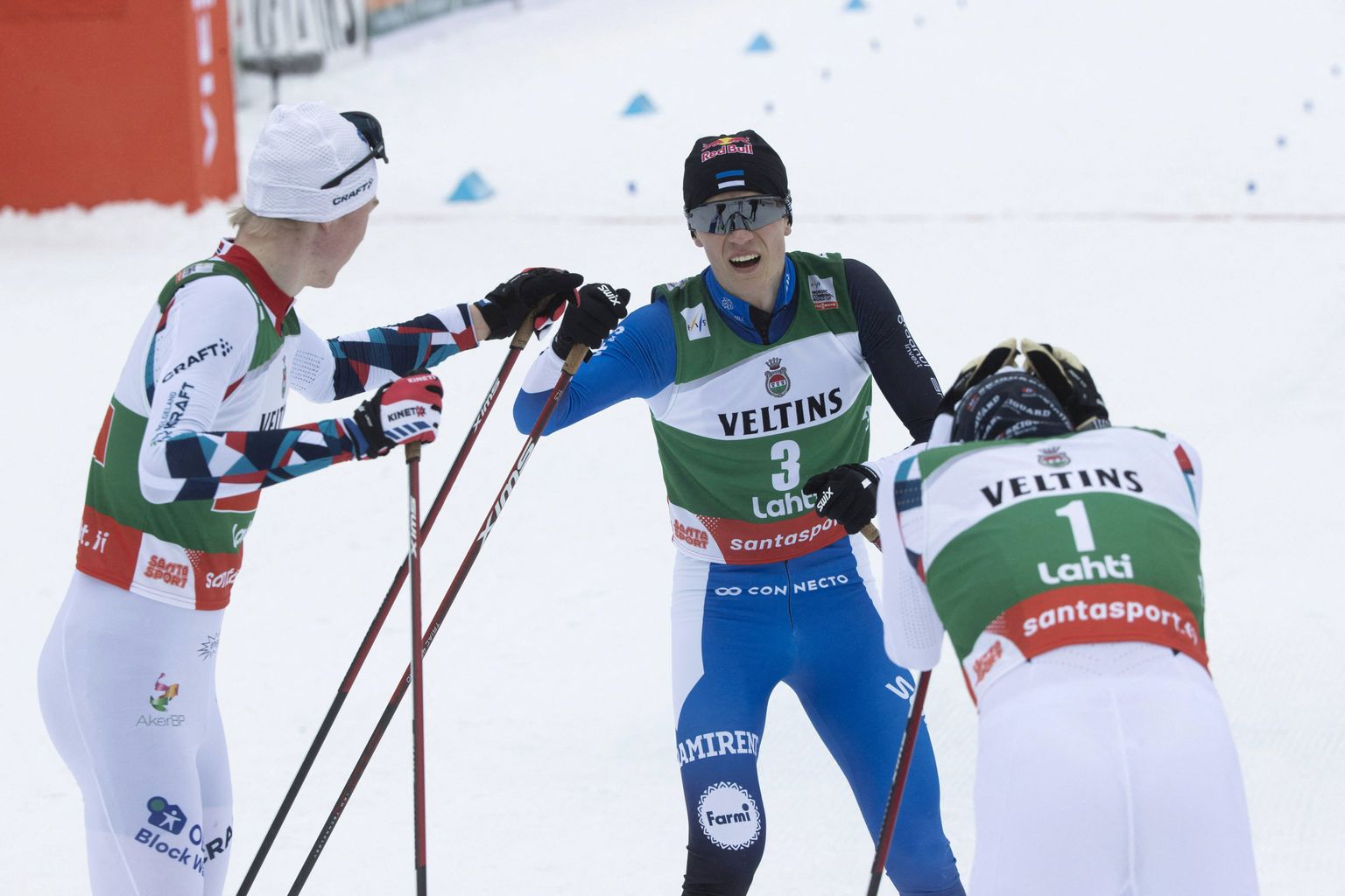 Kristjan Ilves (keskel) tegi Jarl Magnus Riiberi (paremal) ja Jens Luraas Oftebro elu kibedaks, kuid esimene võit jäi veel ootele.