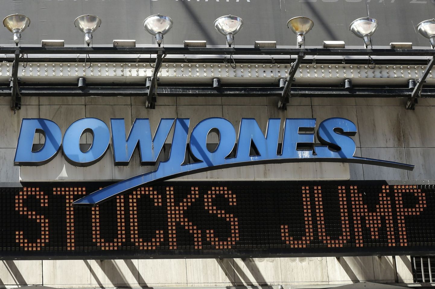 Dow Jonesi teadetabloo New Yorgi Times Square'i väljakul.