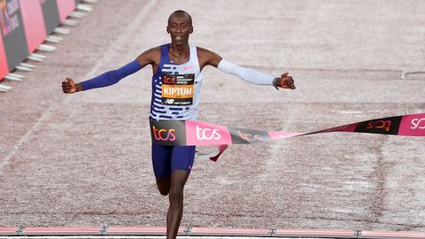 VIDEO ⟩ Maratonijooksus püstitati võimas maailmarekord