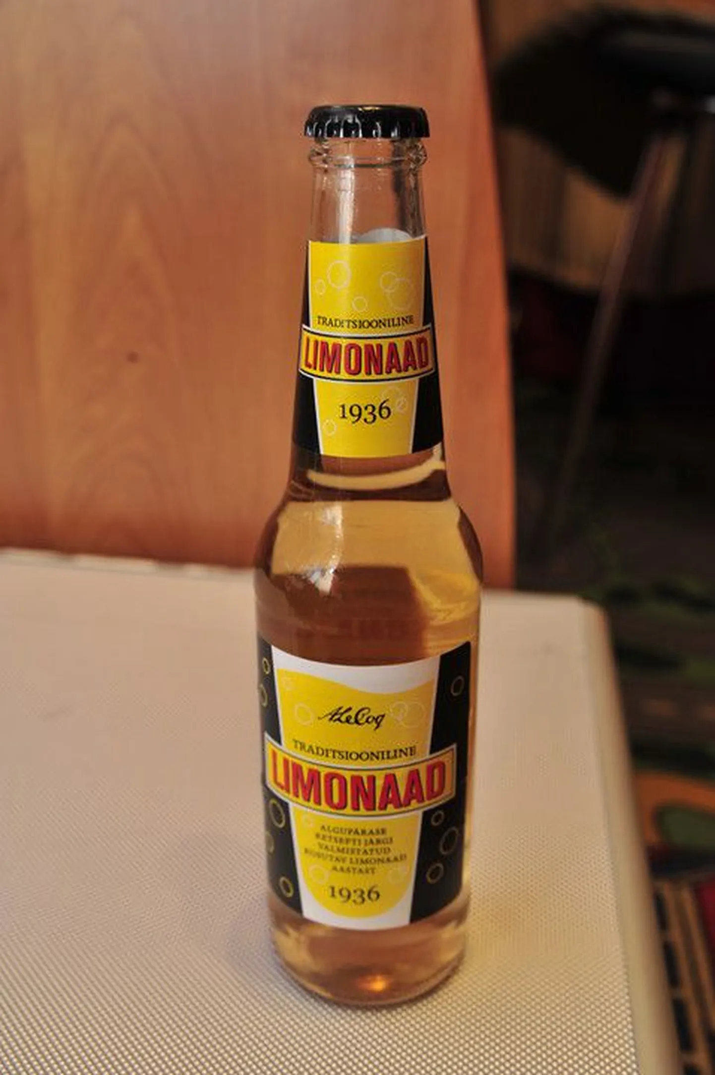 Joogitootja A. le Coq villib samasse taarasse nii õlut kui limonaadi.