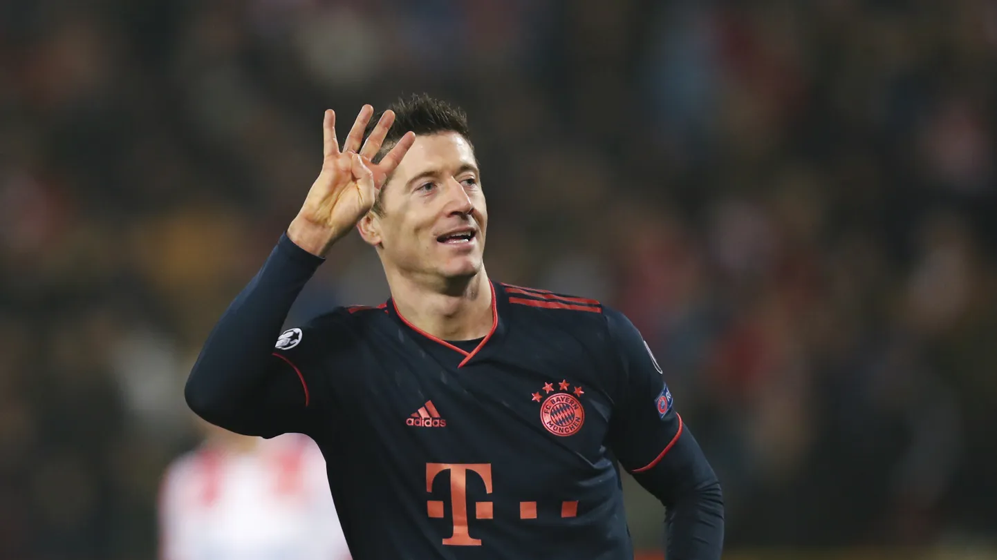 Robert Lewandowski oma neljandat väravat tähistamas