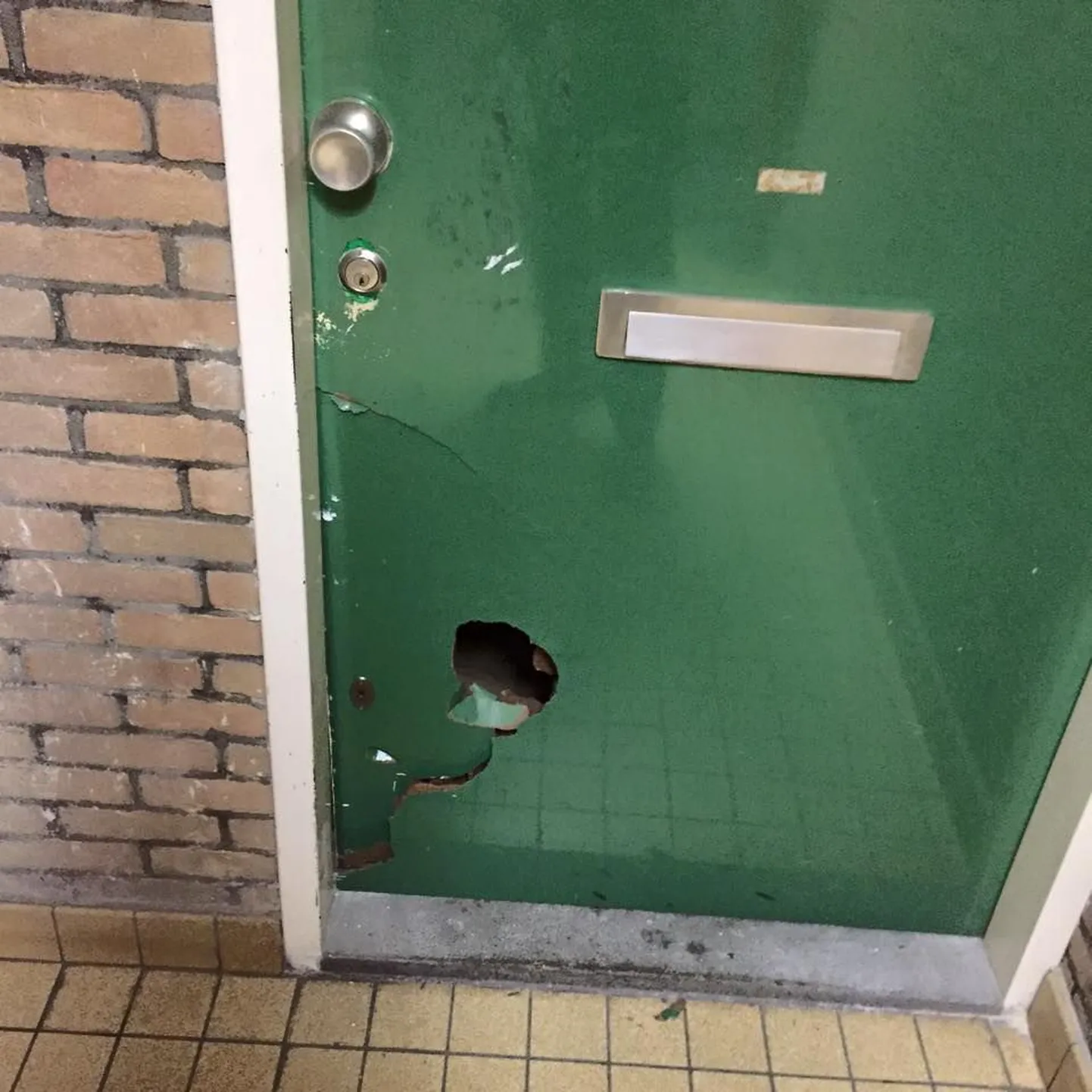 Amsterdami Zuid-Buitenvelderti politsei murdis jõuga mehe korterisse, kes harjutas, kõrvaklapid peas, ooperiaariat.