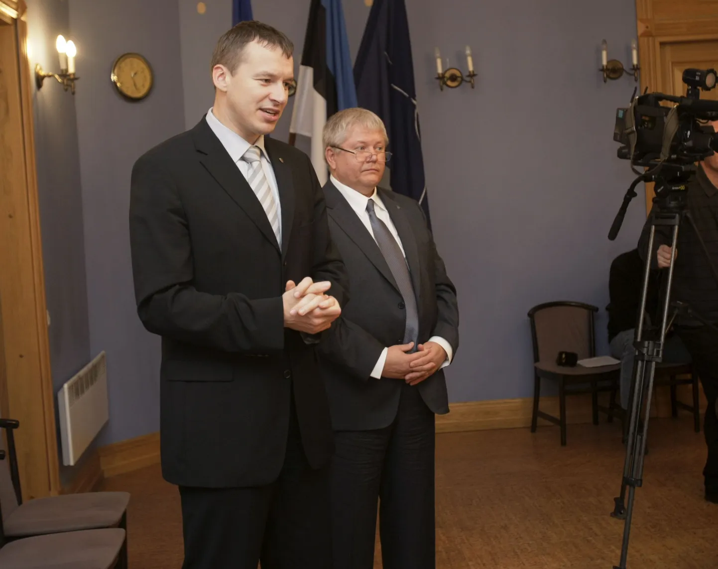 Norman Aas (esiplaanil) siirdub erasektorisse.