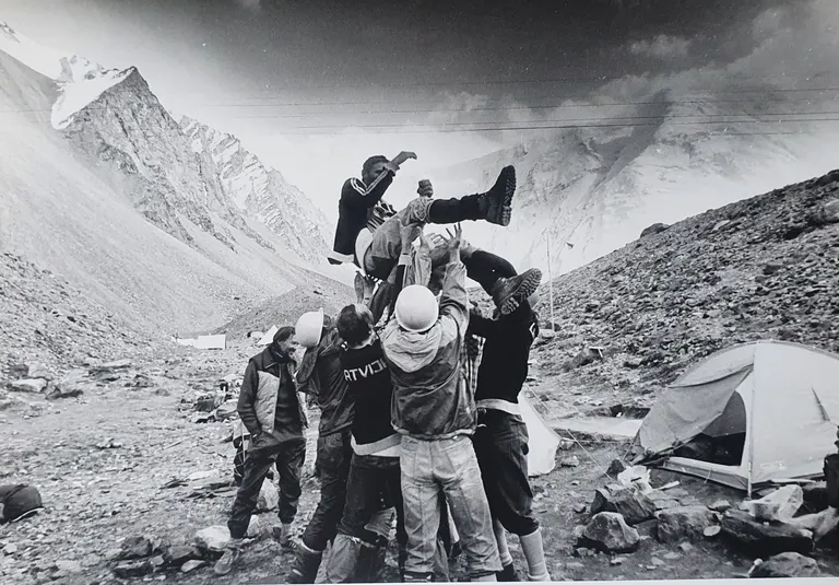 Teodora Ķirša alpīnistu grupa Pamira kalnos 1991. gadā.