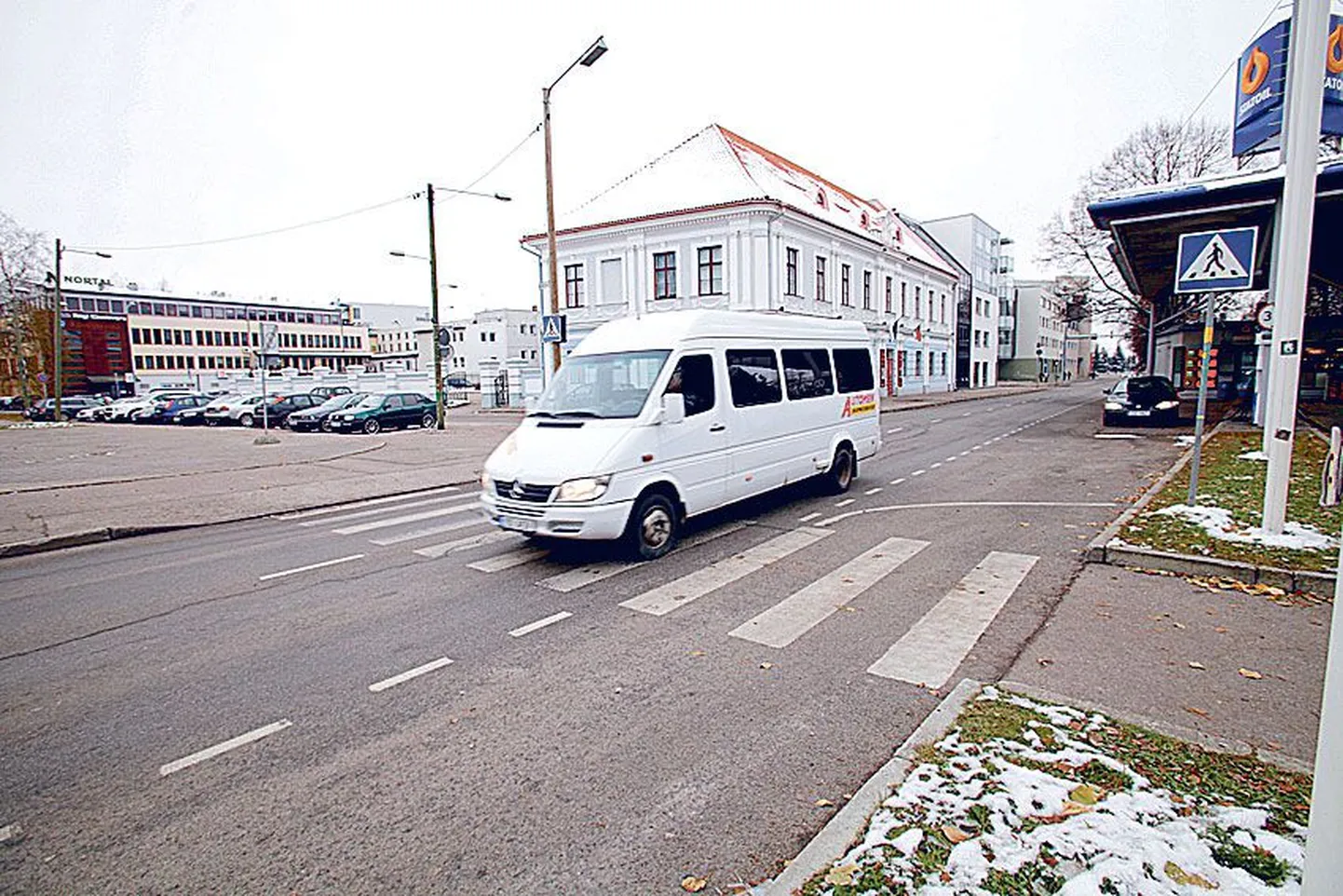 Narva maanteel Kivi tänava pikendusel.
