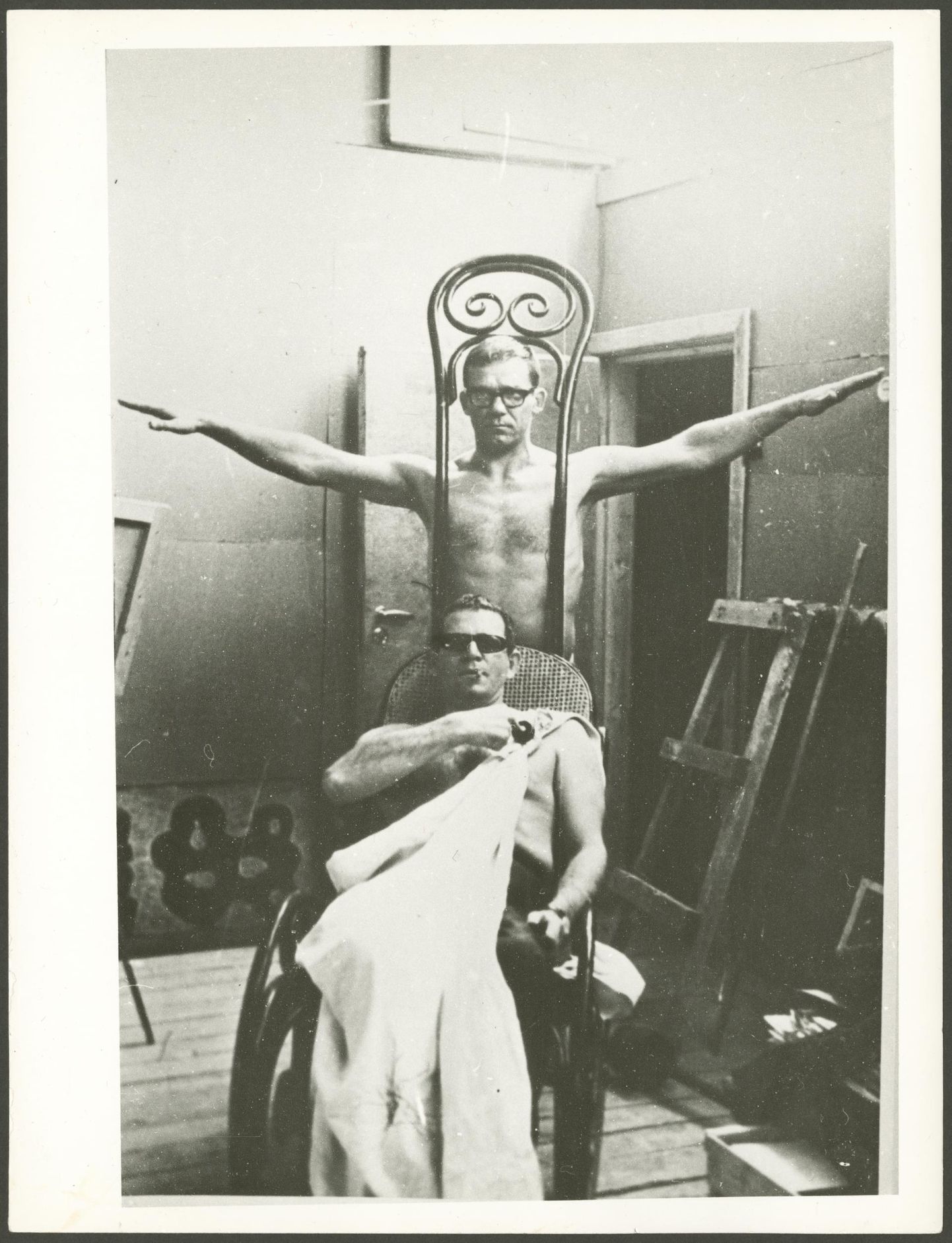 Ülo Sooster (ülal) koos kunstnik Juri Soboleviga Moskvas 1967. aastal.