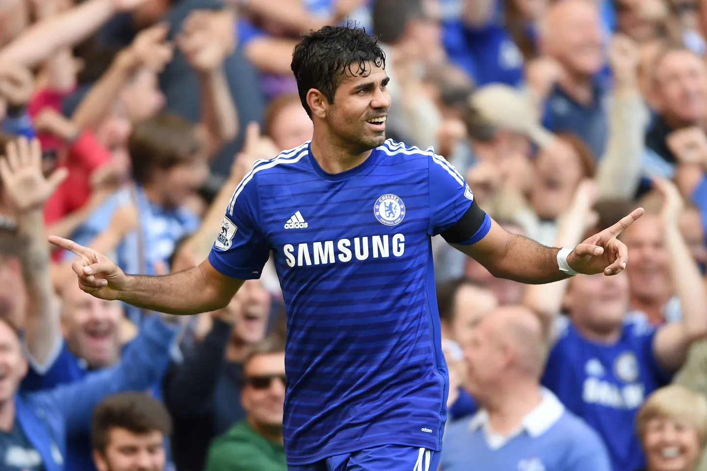 Chelseas Diego Costa celebrates scoring his side's third goal against Swansea City during their English Premier League soccer match at Stamford Bridge, London, Saturday, Sept. 13, 2014. (AP Photo/Tim Ireland) / TT / kod 436