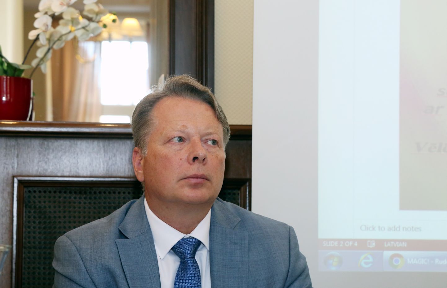 Opozīcijas deputāts Andrejs Požarnovs (GKML).