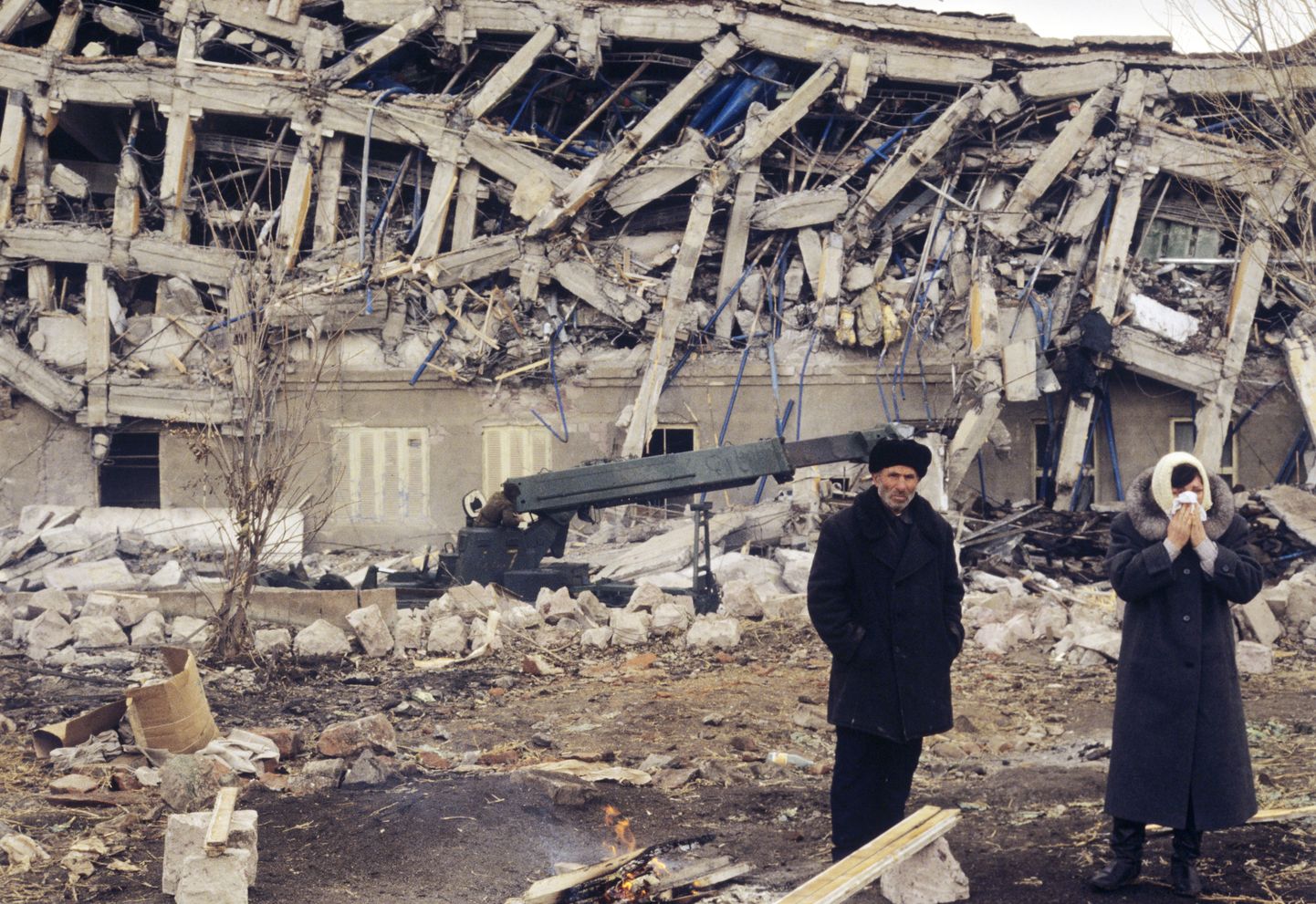 Inimesed purustatud Spitakis mõni päev pärast 7. detsembril 1988 piirkonda tabanud maavärinat.