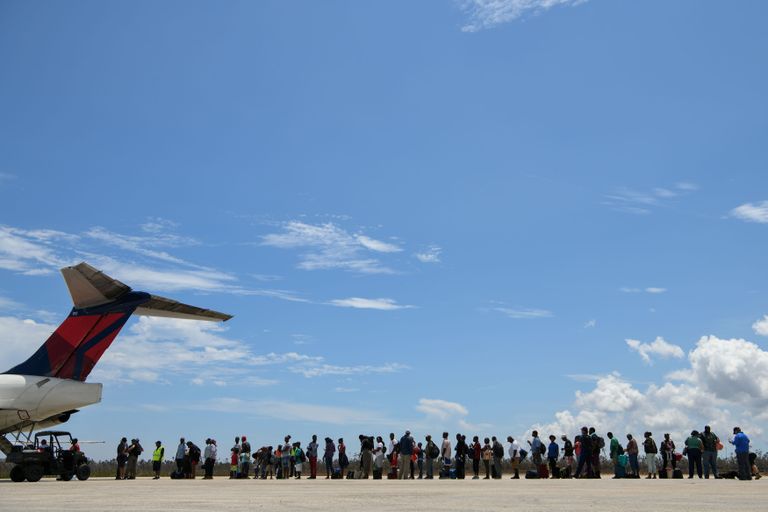 Abaco saarelt evakueerimist ootavad inimesed.
