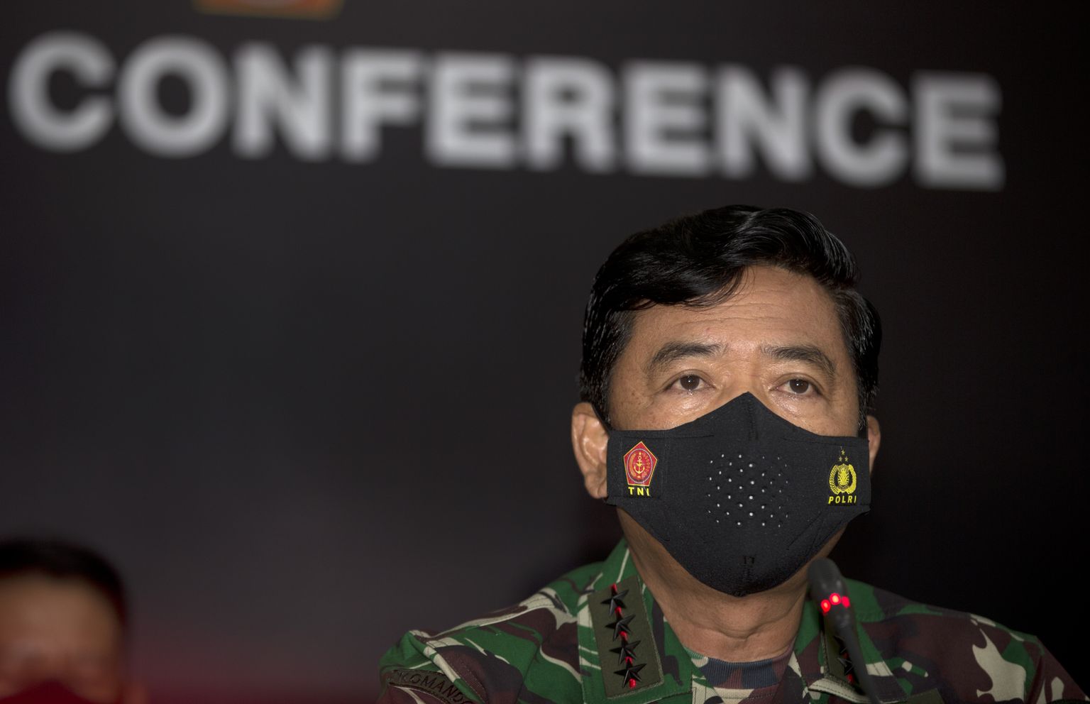 Indoneesia relvajõudude ülem Hadi Tjahjanto pressikonverentsil.