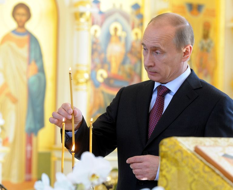 Vladimir Putin õigeusu kirikus.