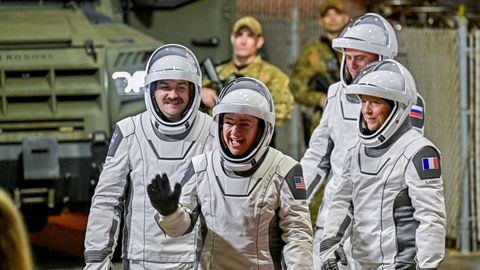 Air running out! NASA orders crew to leave space station immediately