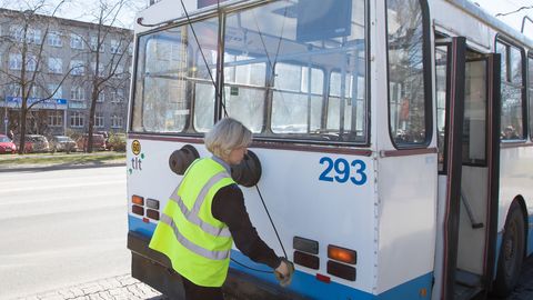Пассажирам таллиннских автобусов и троллейбусов предложат пользоваться кнопкой 