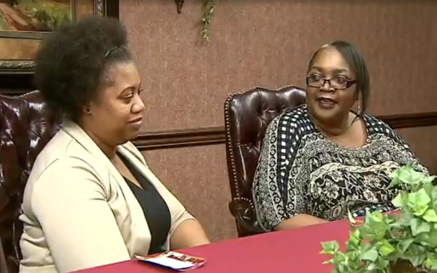 La-Sonya Mitchell-Clark (vasakul) ja  Francine Simmons