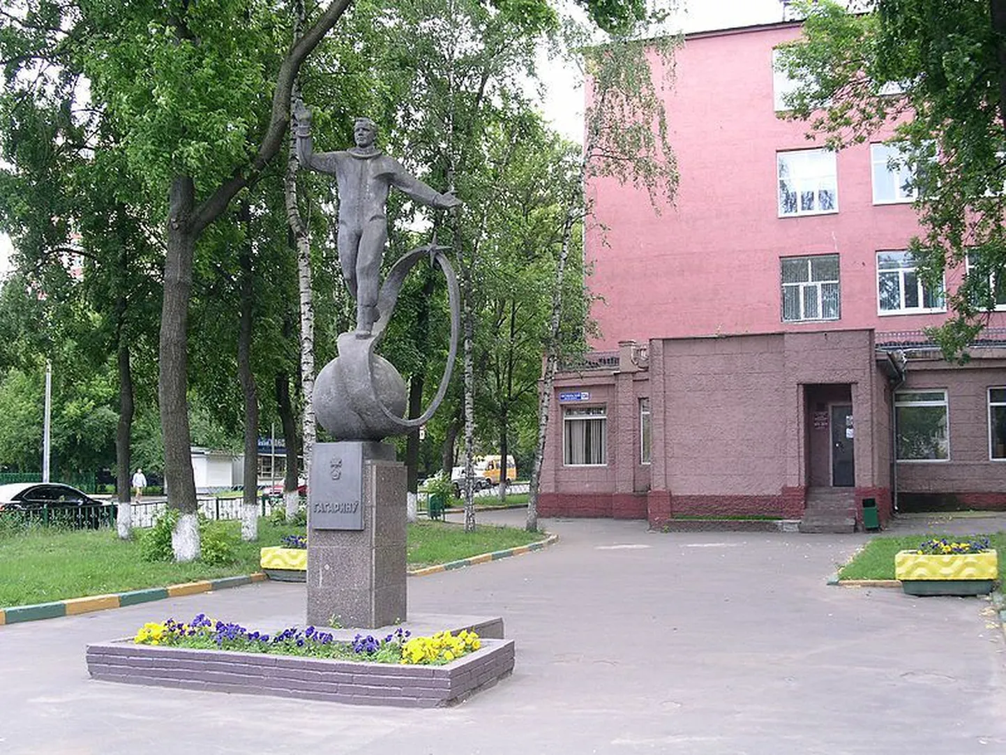 Памятник Гагарину в Люберцах.