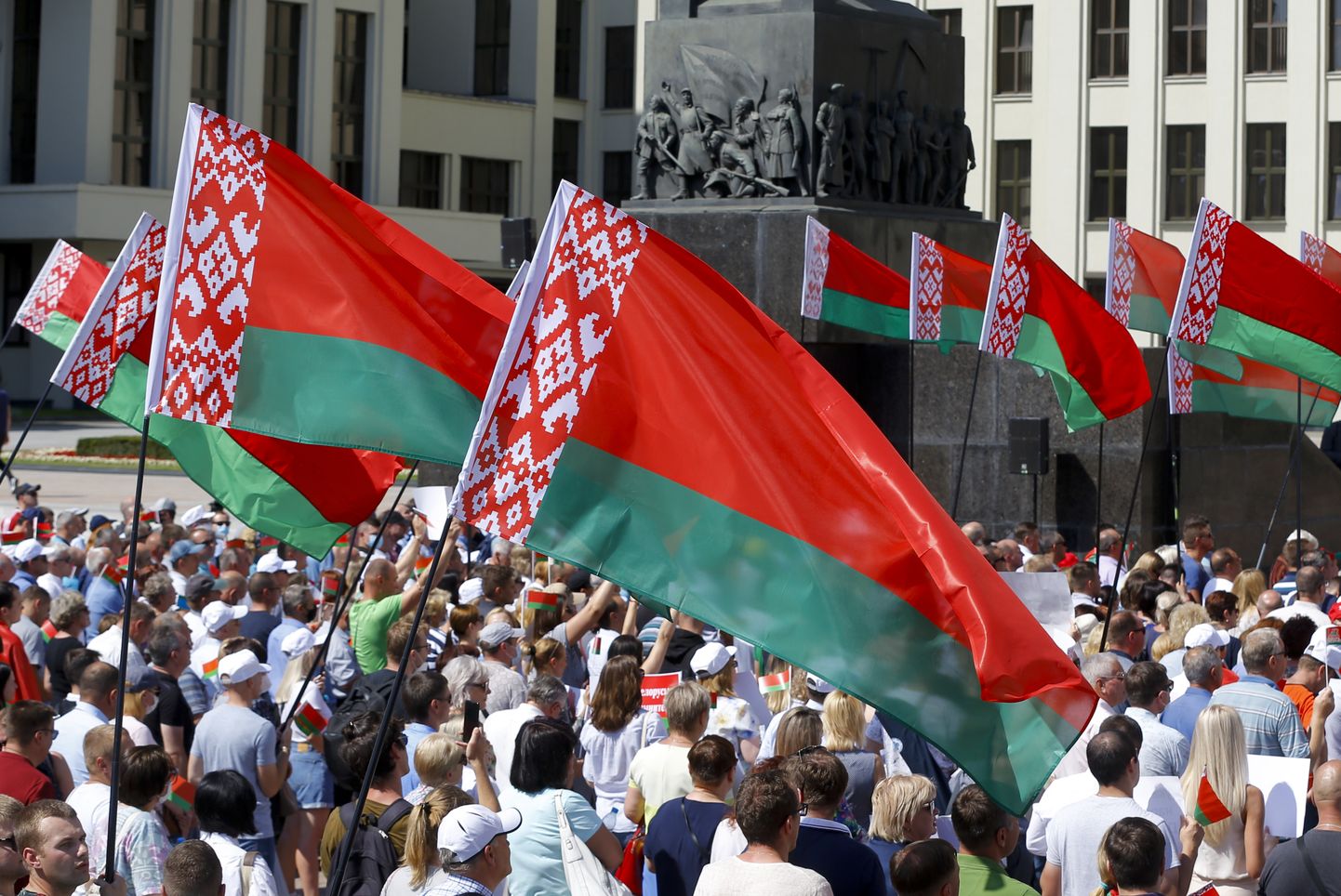 Белорусские флаги.