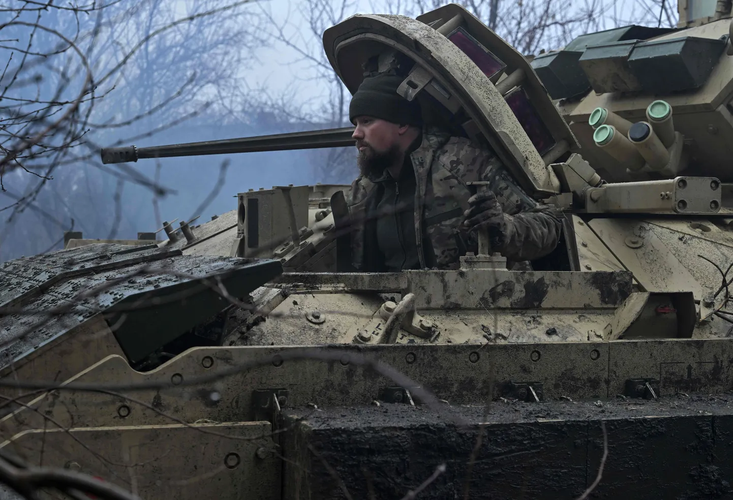 Ukraina 47. mehaniseeritud jalaväebrigaad valmistub Bradleyga lahinguks. Just see brigaad Solovjove küla lähedal Vene soomustrasportööri hävitaski.