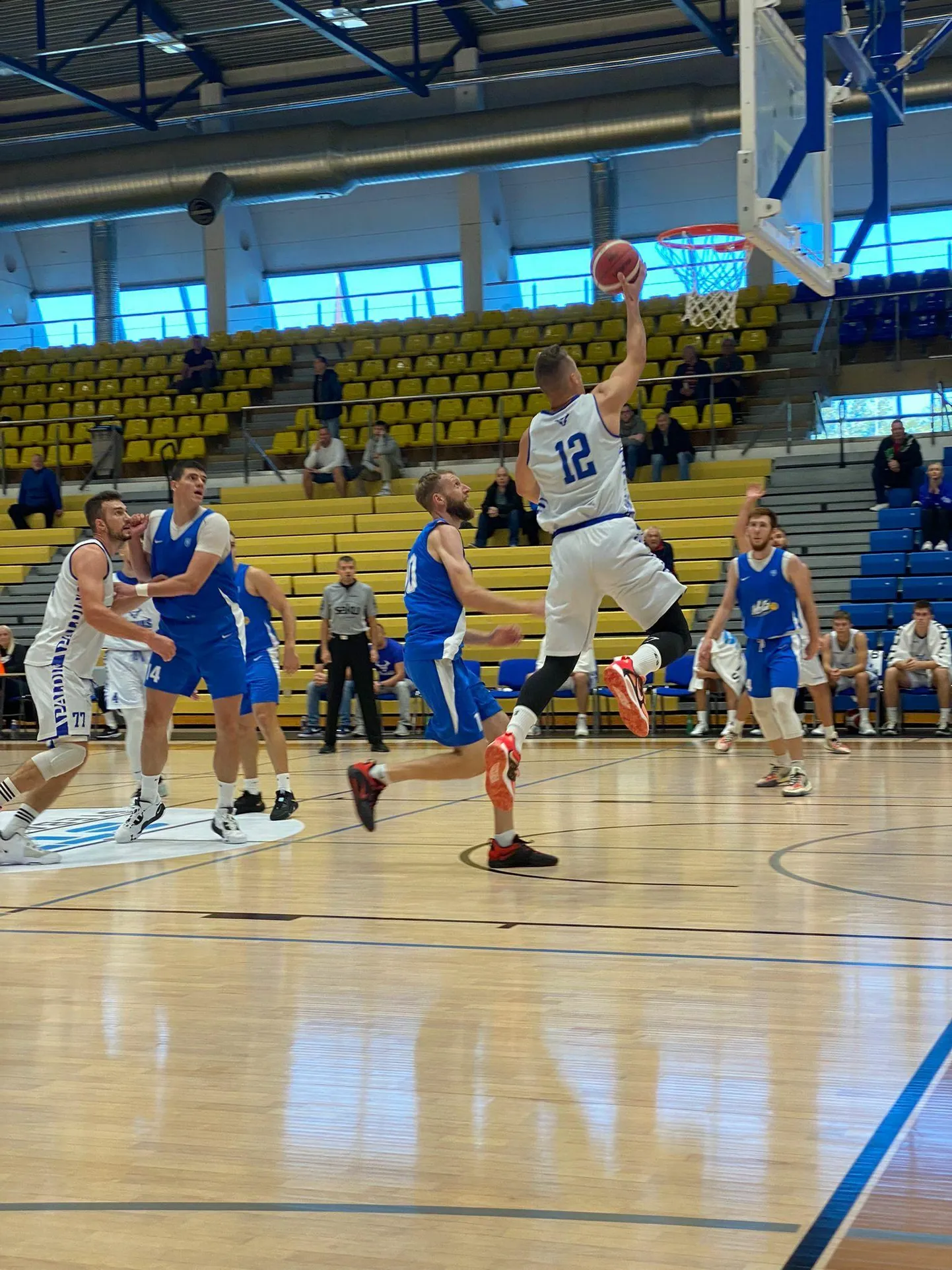 Gert Kaldmäe (nr 12) toob järjekordsed punktid Tarvale.