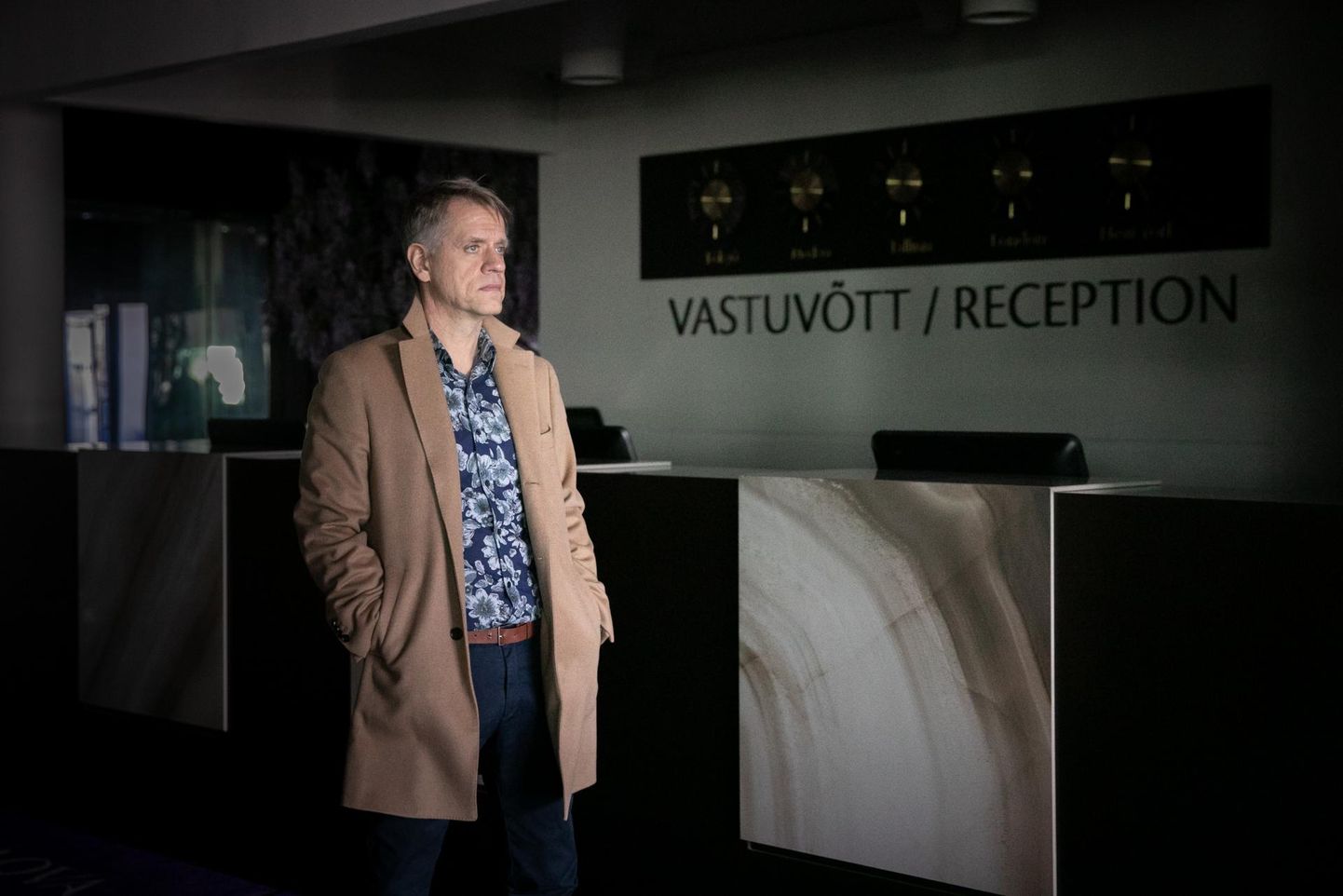 Aqva juht Roman Kusma seisab tühjas hotellis ja veekeskuses, mis on nagu kummitusmaja.