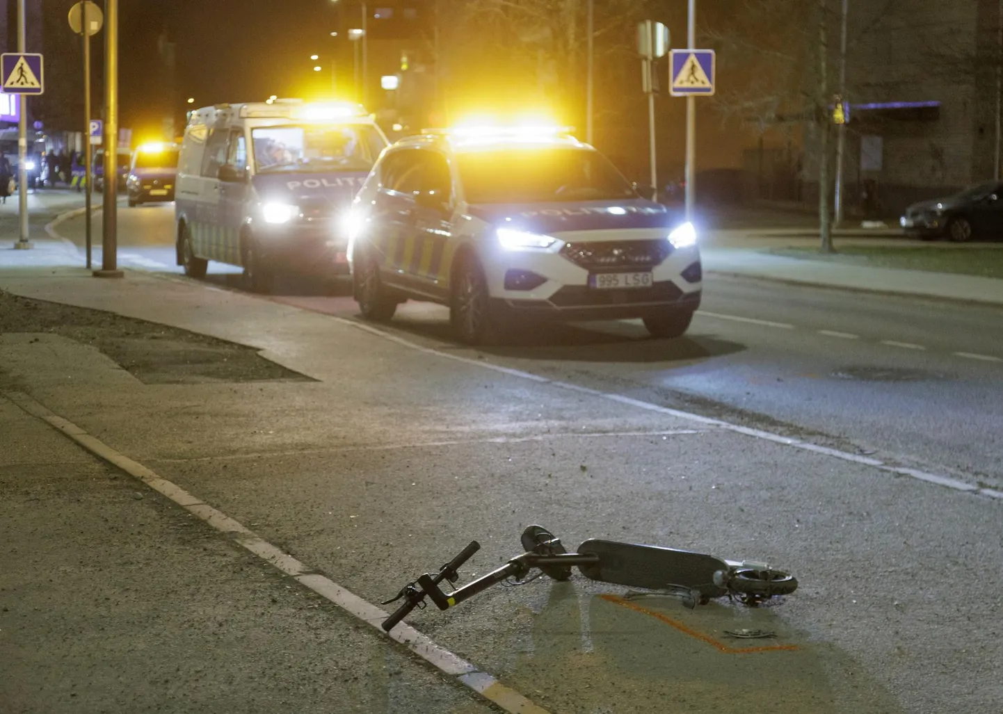 4. aprillis põrkasid Tallinnas Pallasti tänaval kokku tõukerattur ja mootorrattur. FOTO: Mihkel Maripuu