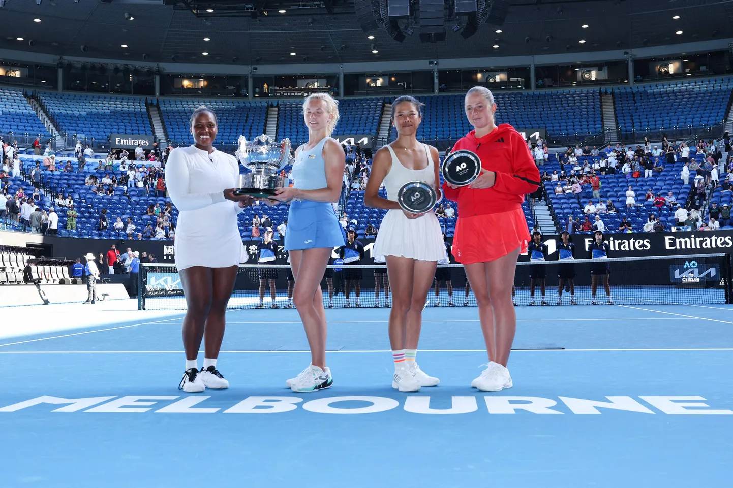 Tenisa zvaigznes Teilore Taunsenda, Kateržina Sinjakova, Suveja Sje un Aļona Ostapenko