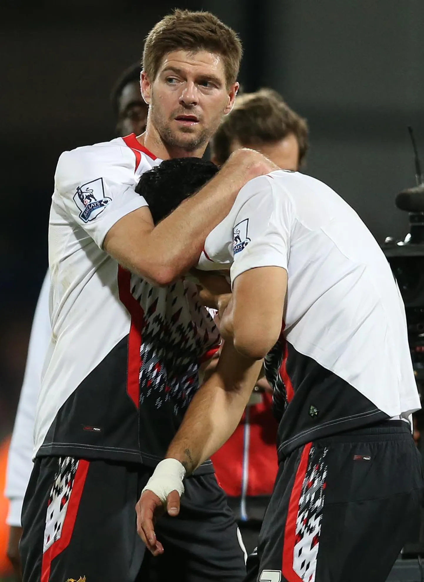Steven Gerrardi (vasakul) näost on näha pettumust, Luis Suarez (paremal) ei tahtnud pärast kaotust oma emotsioone kordagi näidata.