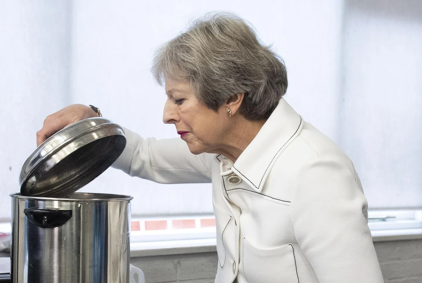 Briti peaminister Theresa May peab pidama Brexiti teemal samal ajal kõnelusi nii Euroopa Liidu, oma parteikaaslaste ja parlamendiga.
