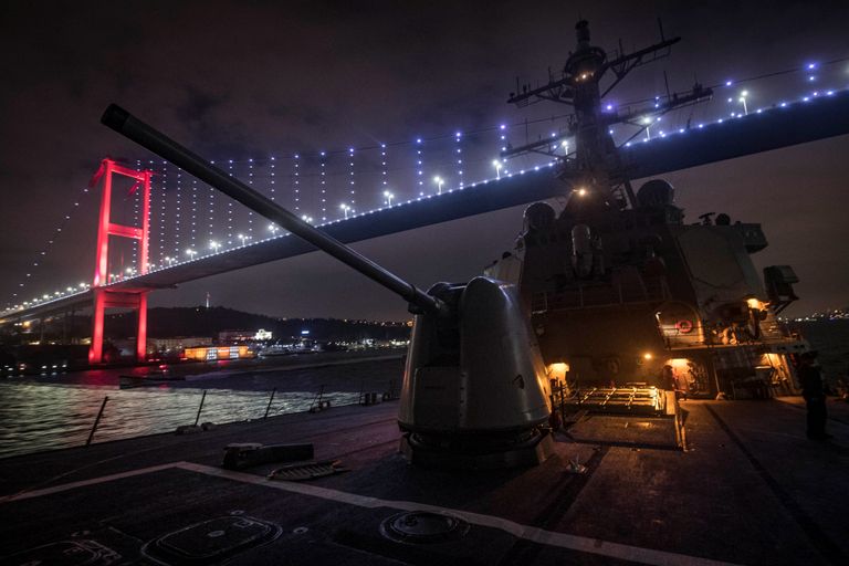 Hävitaja USS Donald Cook nädalavahetusel Bosporuse väinas.