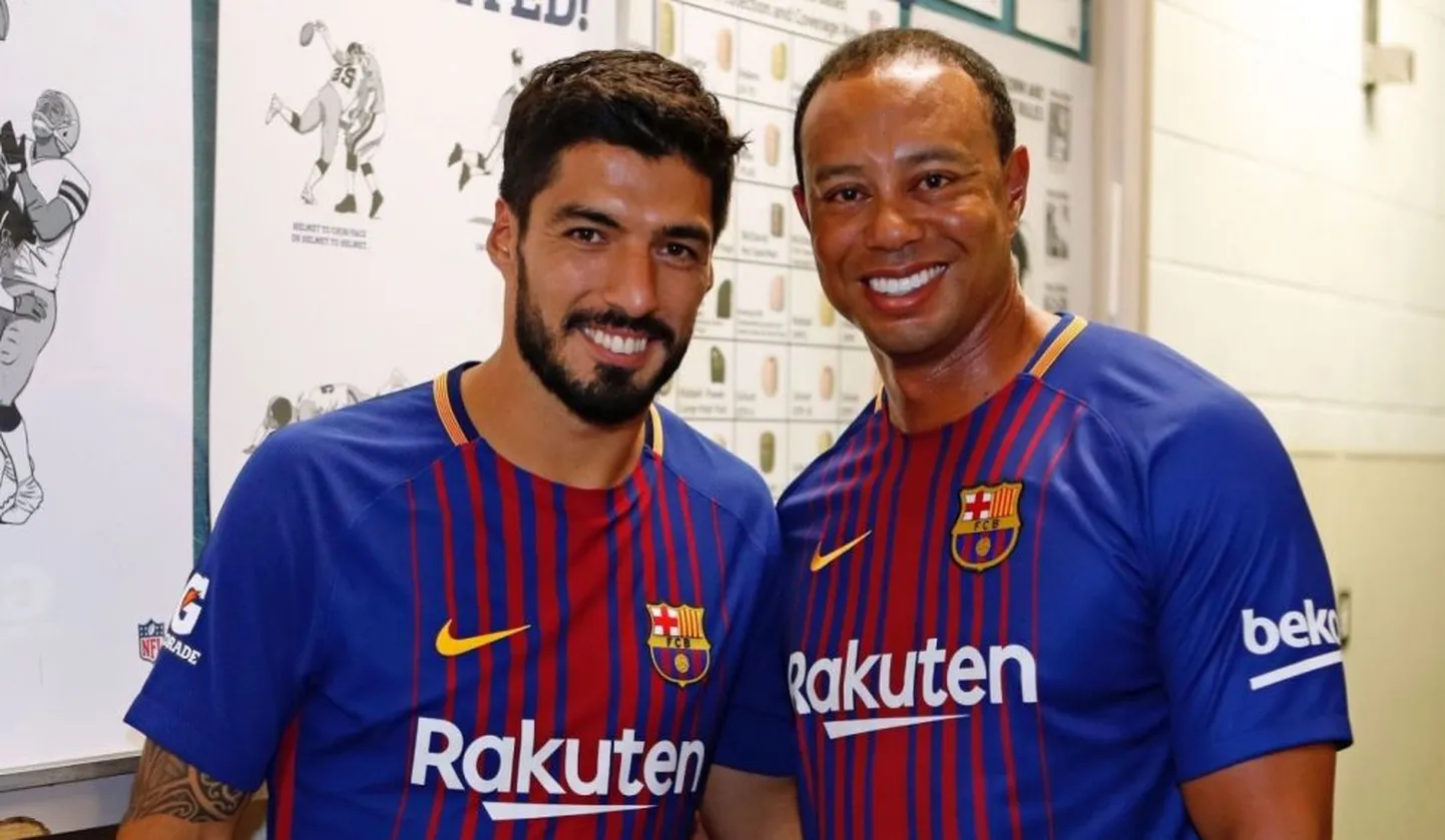 Luis Suarez ja Tiger Woods (paremal)