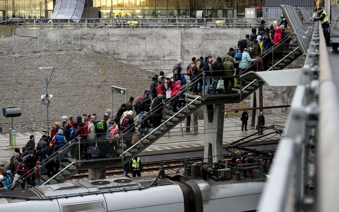 Põgenikud saabumas rongiga Taanist Rootsi.